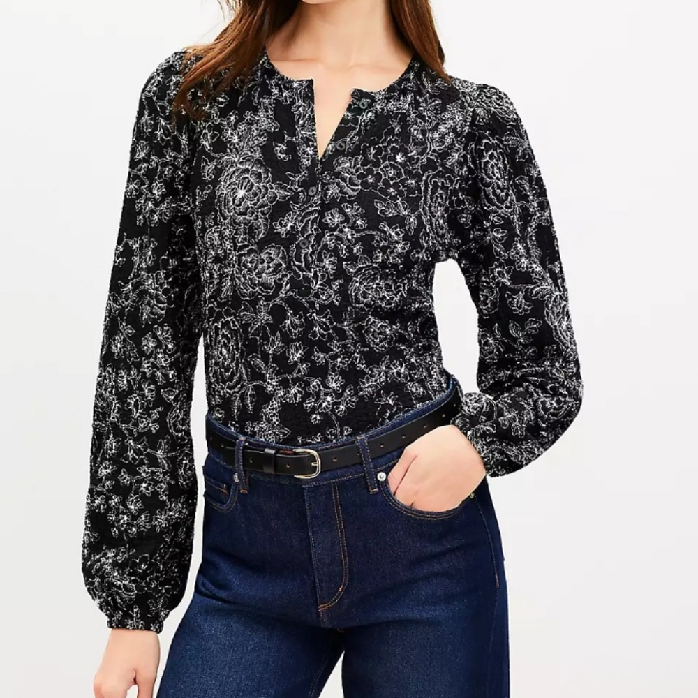 LOFT Etched Floral Crinkle Henley Top Black and White Floral Size Medium